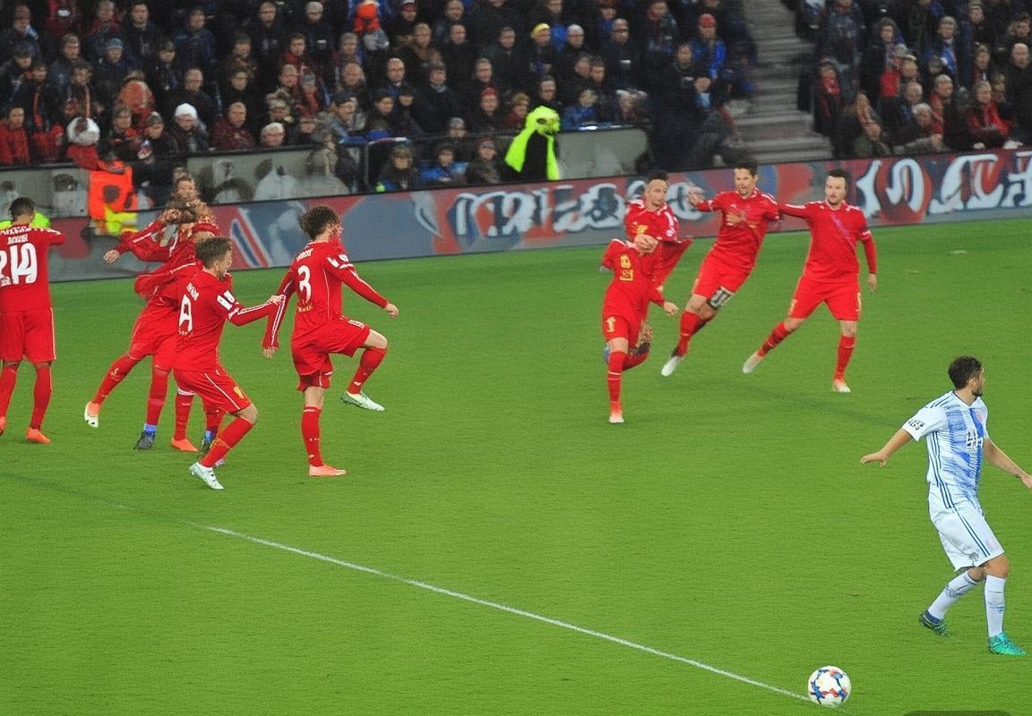 拜仁慕尼黑vs利物浦：首发阵容策略解析与战术对决(图4)